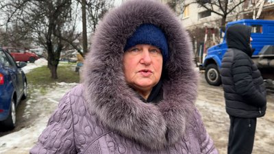 Мешканка пошкодженого будинку Валентина Краматорськ Донецька область 7 січня 2026 рік Мешканка пошкодженого будинку Валентина Краматорськ Донецька область 7 січня 2026 рік
