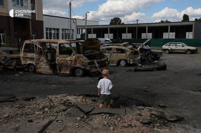 Другу добу поспіль РФ атакує Київщину: загинула людина, наслідки обстрілів фіксують у п'яти районах Другу добу поспіль РФ атакує Київщину: загинула людина, наслідки обстрілів фіксують у п'яти районах