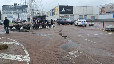У Житомирі поліція перевіряла інформацію про мінування торговельного центру У Житомирі поліція перевіряла інформацію про мінування торговельного центру