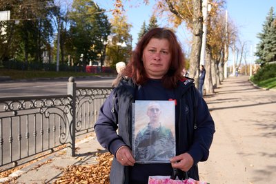«Привертаємо увагу суспільства...». У Сумах відбулася акція на підтримку полонених і зниклих безвісти військових «Привертаємо увагу суспільства...». У Сумах відбулася акція на підтримку полонених і зниклих безвісти військових