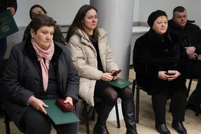 У Хмельницькому вручили державні нагороди родинам вісьмох загиблих воїнів У Хмельницькому вручили державні нагороди родинам вісьмох загиблих воїнів