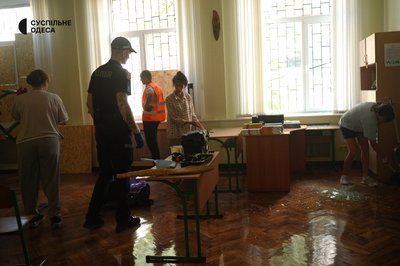 Пошкоджені майже всі кабінети: який вигляд має ліцей в Одесі після атаки РФ