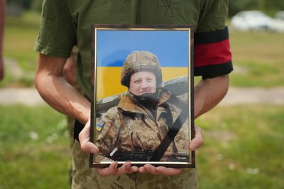 У Сумах попрощалися з воїном Романом Руденком У Сумах попрощалися з воїном Романом Руденком
