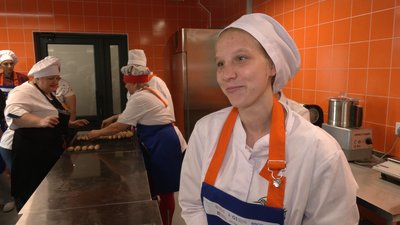 Навчають готувати вішисуаз, рибу під соусом бешамель та бланманже: як працює на Чернігівщині "Кулінарний хаб"