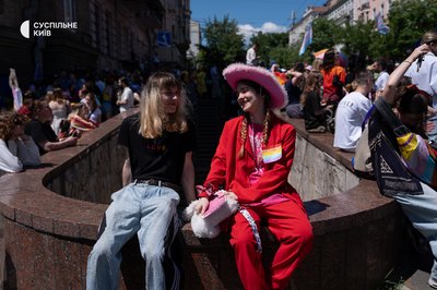 У Києві відбулися "Марш рівності", "Марш Традиції", "Хода на захист сім'ї, дітей та України" У Києві відбулися "Марш рівності", "Марш Традиції", "Хода на захист сім'ї, дітей та України"
