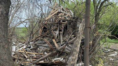 "Куму вбило просто на городі": що розповіли місцеві про обстріли прифронтової Гаврилівки на Дніпропетровщині "Куму вбило просто на городі": що розповіли місцеві про обстріли прифронтової Гаврилівки на Дніпропетровщині