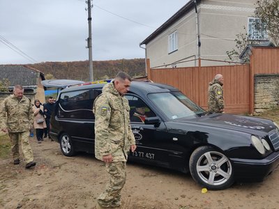 Попрощалися з військовим Михайлом Поворозником, Тернопільщина, листопад 2024 Попрощалися з військовим Михайлом Поворозником, Тернопільщина, листопад 2024