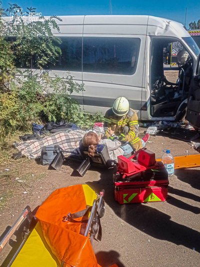 ДТП на трасі Київ — Одеса: загинула пасажирка, семеро людей травмувалися ДТП на трасі Київ — Одеса: загинула пасажирка, семеро людей травмувалися