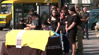 У Рівному попрощалися із 50-річним військовим Олександром Лиманським У Рівному попрощалися із 50-річним військовим Олександром Лиманським