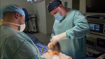 У Львові медики дістали 35-сантиметровий клубок волосся зі шлунку 13-річної дівчинки У Львові медики дістали 35-сантиметровий клубок волосся зі шлунку 13-річної дівчинки