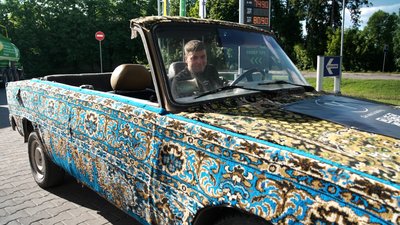 Авто-килим: як хлопці з Рокитного перетворили старі жигулі на кабріолет Авто-килим: як хлопці з Рокитного перетворили старі жигулі на кабріолет
