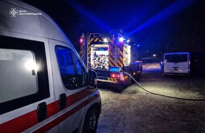 У місті на Житомирщині під час пожежі у приватному будинку врятували жінку У місті на Житомирщині під час пожежі у приватному будинку врятували жінку