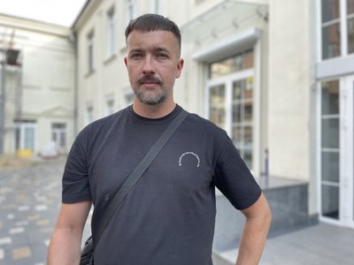 Рукотворну книгу "Ламент Херсонщини", присвячену російській окупації, показали в Миколаєві Рукотворну книгу "Ламент Херсонщини", присвячену російській окупації, показали в Миколаєві