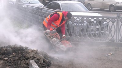 Безбар'єрний наземний пішохідний перехід облаштовують у центрі Рівного Безбар'єрний наземний пішохідний перехід облаштовують у центрі Рівного