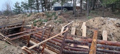 Кордон з Білоруссю на Житомирщині зашивають окопами та заливають бетоном Кордон з Білоруссю на Житомирщині зашивають окопами та заливають бетоном