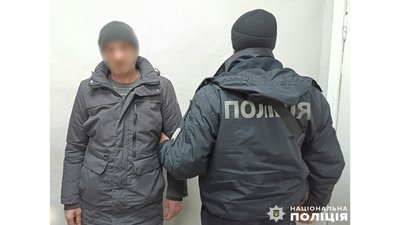 Пробралися до будинку і вимагали гроші: на Чернігівщині затримали підозрюваних у розбійному нападі на пенсіонерів Пробралися до будинку і вимагали гроші: на Чернігівщині затримали підозрюваних у розбійному нападі на пенсіонерів