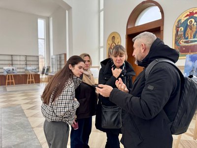 Французька науковиця у Бучі збирала дані про воєнні злочини Росії Французька науковиця у Бучі збирала дані про воєнні злочини Росії