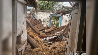 Зруйнували й пошкодили будинки та сільгосптехніку: росіяни атакували центр села на прикордонні Чернігівщини Зруйнували й пошкодили будинки та сільгосптехніку: росіяни атакували центр села на прикордонні Чернігівщини