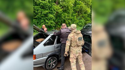 Затримали голову однієї з громад Рівненщини під час отримання ним 7 500 доларів США від місцевого підприємця — СБУ Затримали голову однієї з громад Рівненщини під час отримання ним 7 500 доларів США від місцевого підприємця — СБУ