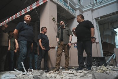 Олег Синєгубов в приміщенні вокзалу в Лозовій