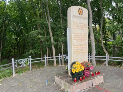 Жертви Голокосту, вшанування, пам'ять, Тернопільщина, памʼятний знак жертвам Голокосту Жертви Голокосту, вшанування, пам'ять, Тернопільщина, памʼятний знак жертвам Голокосту
