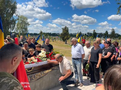 Воював у найгарячіших точках: на Черкащині попрощалися із захисником Воював у найгарячіших точках: на Черкащині попрощалися із захисником