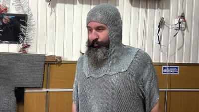 В Умані майстер відтворює стародавні обладунки В Умані майстер відтворює стародавні обладунки