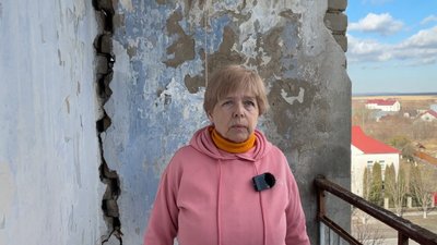 Неля Нізенкова, тріщина в стіні, балкон Неля Нізенкова, тріщина в стіні, балкон