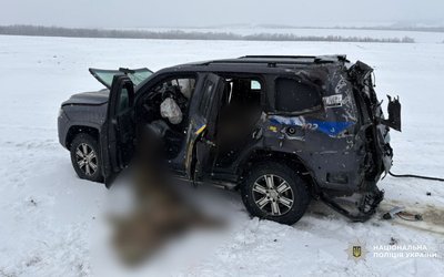 Розбите авто поліцейських спецпідрозділу "Білі Янголи" Розбите авто поліцейських спецпідрозділу "Білі Янголи"