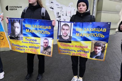 "Не дайте їм померти": у центрі Одеса відбулась акція на підтримку військовополонених "Не дайте їм померти": у центрі Одеса відбулась акція на підтримку військовополонених