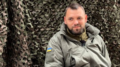 Головний сержант 1-го стрілецького батальйону 56-ї окремої мотопіхотної бригади Роман Донецька область 15 листопада 2024 року Головний сержант 1-го стрілецького батальйону 56-ї окремої мотопіхотної бригади Роман Донецька область 15 листопада 2024 року