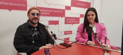 Організатори школи барист Андрій Щербицький та Ілона Білик в студії Українського Радіо, квітень 2026 року, Хмельницький Організатори школи барист Андрій Щербицький та Ілона Білик в студії Українського Радіо, квітень 2026 року, Хмельницький