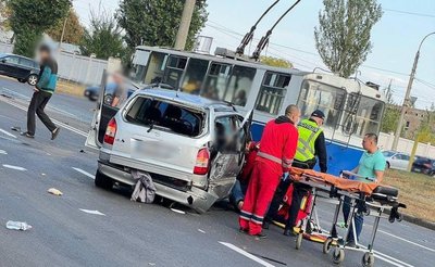 Троє травмованих: у Черкасах поліція розслідує ДТП, що сталося у Південно-Західному мікрорайоні Троє травмованих: у Черкасах поліція розслідує ДТП, що сталося у Південно-Західному мікрорайоні