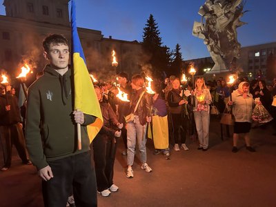 Учасники акції із запаленими смолоскипами мали рушати до Проскурівської Учасники акції із запаленими смолоскипами мали рушати до Проскурівської
