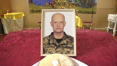 В Житомирі родинам загиблих передали державні і відомчі нагороди воїнів В Житомирі родинам загиблих передали державні і відомчі нагороди воїнів