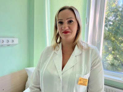Старша медсестра неврологічного відділення Анна Земцова Старша медсестра неврологічного відділення Анна Земцова