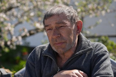 "Коли стріляють — молимося Богу": як живуть у прифронтовій Великомихайлівці за 20 км від лінії зіткнення "Коли стріляють — молимося Богу": як живуть у прифронтовій Великомихайлівці за 20 км від лінії зіткнення