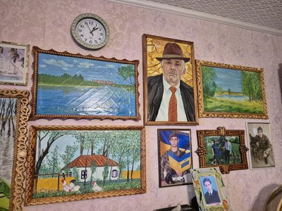 "Інакше не можу": 74-річний Віктор Кутах з Ворожби творчістю бореться зі стресом "Інакше не можу": 74-річний Віктор Кутах з Ворожби творчістю бореться зі стресом