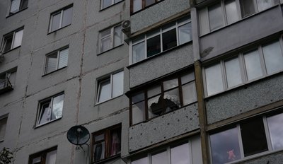 Пошкоджені вікна багатоповерхівки Пошкоджені вікна багатоповерхівки