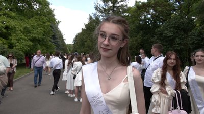 Урочиста хода випускників 2025 відбулась у Рівному Урочиста хода випускників 2025 відбулась у Рівному