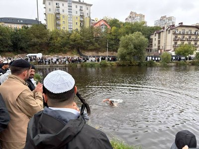 «Віддали гріхи воді»: в Умані завершилося святкування Рош га-Шана «Віддали гріхи воді»: в Умані завершилося святкування Рош га-Шана