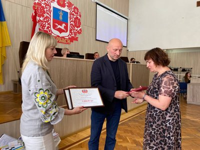 Чотири черкащанки отримали звання "Мати-героїня" Чотири черкащанки отримали звання "Мати-героїня"