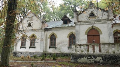 Оберігає сільську історію: на Черкащині місцевий житель розповідає про маєтки свого села Оберігає сільську історію: на Черкащині місцевий житель розповідає про маєтки свого села