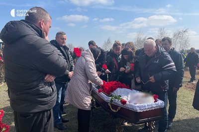 "Йду захищати свою сім'ю": в Одесі попрощались із 32-річним військовим, який підірвався на міні "Йду захищати свою сім'ю": в Одесі попрощались із 32-річним військовим, який підірвався на міні