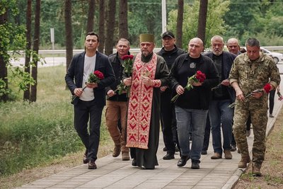 На Полтавщині в урочищі Триби вшанували пам'ять жертв комуністичного режиму На Полтавщині в урочищі Триби вшанували пам'ять жертв комуністичного режиму
