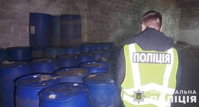 Маскували алкоголь в упаковки з написом "Сік": вінничанину та трьом його спільникам повідомили про підозру Маскували алкоголь в упаковки з написом "Сік": вінничанину та трьом його спільникам повідомили про підозру