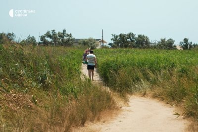 Закритий курорт і туристи на пляжі: що зараз відбувається у Росєйці на Одещині Закритий курорт і туристи на пляжі: що зараз відбувається у Росєйці на Одещині