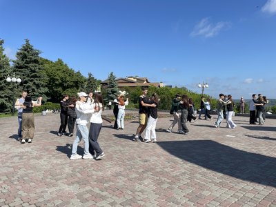 У Полтаві випускники готуються до останнього шкільного вальсу У Полтаві випускники готуються до останнього шкільного вальсу