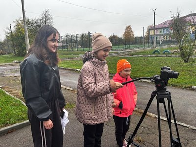11-річна переселенка з Бахмута вчиться знімати кіно на безкоштовних курсах у Малині 11-річна переселенка з Бахмута вчиться знімати кіно на безкоштовних курсах у Малині