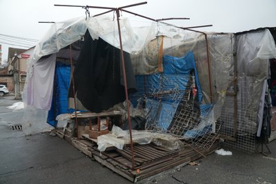 У Сумах підприємиця заявила про пошкодження комунальним підприємством торгового намету у середмісті